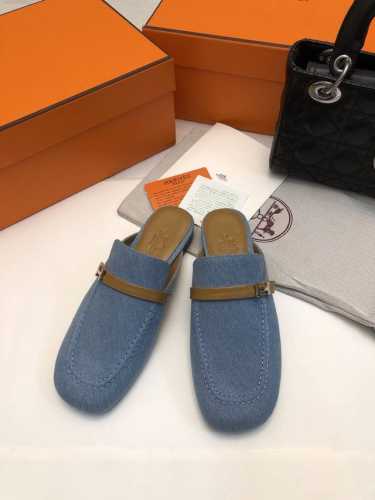 2025爱马仕Hermes Groupie方头H扣穆勒鞋半拖鞋，专柜的断货王，超鸡爆款，脚感无敌了，Groupie 穆勒鞋H扣帆布和小牛皮搭配迷你银色Paris