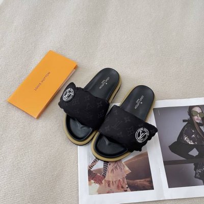 橙子出厂价p louis Vuitton 路易威登 Lv新款 魔术贴平底拖鞋 休闲凉拖 情侣款 代购级别 高级感十足 国内外博主刷爆的一款 复古又时髦 上脚美炸