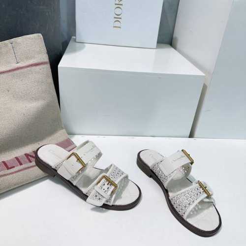 高品质出厂 ！顶级品质Dior迪奥 D-Lane25春夏新款凉拖平底一字冲孔镂空扣带拖鞋！这款 D-Lane 凉拖彰显经典风格。黑色牛皮革鞋面，展示镂空藤格纹图