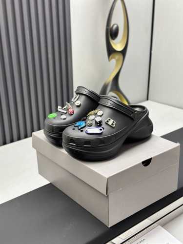 Balenciaga × Crocs 情侣款尺码：35 36 37 38 39 40 41 42 43 44 45 Balenciaga×Crocs 呆萌可爱款