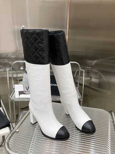 出厂价 帅气逼人骑士靴 CHANEL 香奈儿*秋冬新款小香菱格骑士靴 这款骑士靴真的是帅气时尚的代表，靴筒领口设计经典菱格工艺 靴筒口双C电绣logo 低调不失