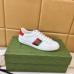 橙子出厂价p gucci 古驰 经典爆款 小蜜蜂小白鞋 百搭休闲鞋板鞋 情侣款 码数 34-45