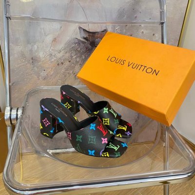 橙子出厂价p louis Vuitton 路易威登 春夏新款 Lv印花粗跟拖鞋 方头高跟拖 代购级别 高级感十足 国内外博主刷爆的一款 复古又时髦 上脚美炸了