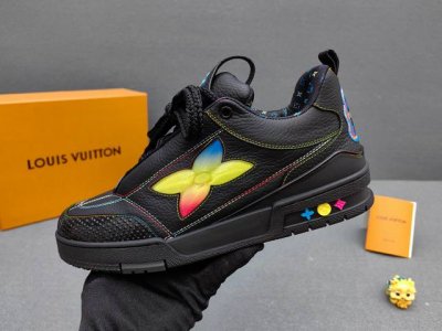 实价： 奢品Trainer休闲运动鞋，运动鞋记录设计师 Virgil Abloh 由复古篮球鞋激发的经典创意，此次拼接光滑牛皮革和 Monogram 压纹粒面牛