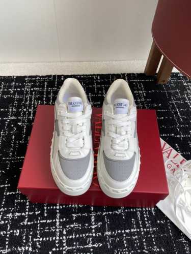 代购级 Valentino Fw 25Ss New Arrival～华伦天奴 Vt 2025早春 Freedots运动鞋 厚底小白鞋 休闲鞋 檀健次同款 舒适百