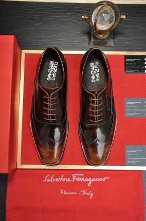 实价 Ferragamo 菲拉格幕 专柜最新款 原版进口开边上乘牛皮+进口牛皮内里+原版奢华金属扣+原版组合大底 对比无压力 38--45 45定做不退换 - 点击图像关闭