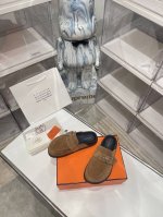 高版本 Hermes爱马仕 方扣 褶皱 包头平底半拖 拖鞋 勃肯H家 chypre凉鞋，密头拖配色萌到爆，巨难买，脚感巨舒服的，不管搭裙子，裤子，还是袜子，还是