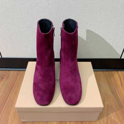 Gianvit* Ross* 粗跟短靴。精致的鞋楦，款式时尚。女人味十足。非常值得推荐给你们 材质：羊京，羊皮内里及垫脚，真皮大底。跟高6cm 码数：35-39