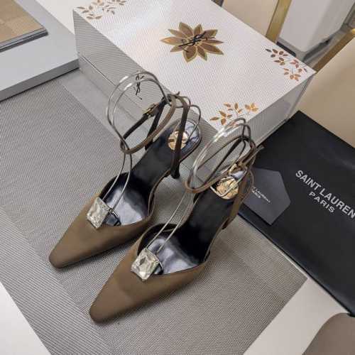 SAINT LAURENT ” SYL圣罗兰 顶级版本25SS众明星网红追捧的圆柱体细高跟，玻璃宝石小方头包头高跟凉鞋。SYL 2025官方VIP 贵宾版金花磁