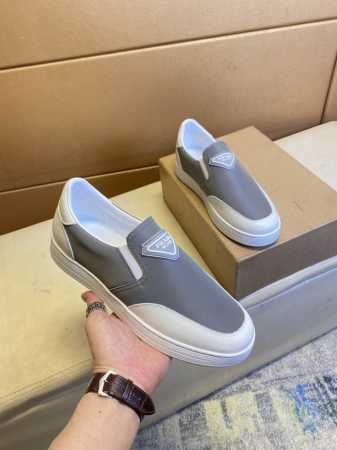 独家首发 原单品质 普拉达～独特现代风运动鞋。休闲乐福原版皮 羊里 拒绝脱色磨脚 鞋底：原厂特供原版底，超酷 系带走路都带风风格设计 超舒服耐磨防滑原版底 。就 - 点击图像关闭