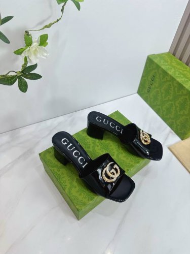 出厂 2025 Sss新款报到 Gucci 古*奇 原单品质 原汁原味的欧式风格 上脚非常完美穿搭上配此鞋 优雅大方 晶莹剔透 无论种各配件材质 都是家独一比一