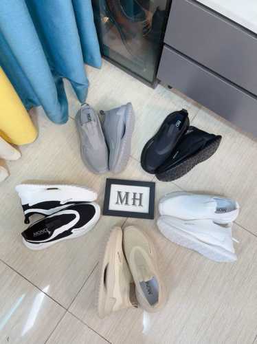 出厂价 Moncler 蒙口、官网同款 高品质男鞋 材料：定制小牛皮 网布透气内里真皮鞋垫 原版开模防滑大底款式类型：男士休闲运动鞋 系带款男鞋系列 欧美潮流风