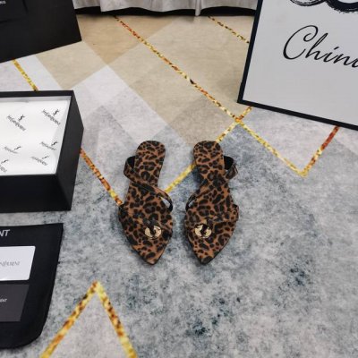 上新 Ysl 顶级高版本 2025官网同步新款夹趾平底拖鞋 细节处理完美 垫脚羊皮 质感细腻 Aaa级意大利黑色真皮大底 极致完美复刻 1鞋面：进口真丝 2垫脚