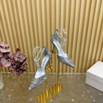 独家新款 Jimmy Choo 吉米周重工钻面尖头高跟链条高跟凉鞋 超绝的水晶鞋 美到移不开视线 鞋型做的非常秀气 不会过分窄长 内部空间很足 让脚趾能足够的放