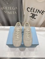 高版本出厂 情侣款 Prada*普拉达P家25Ssfw～New新款绑带情侣款休闲鞋，低调奢华懒人鞋，富人的不二选择！ 软胶底素有踩云感之称～舒适度百分百 细腻反