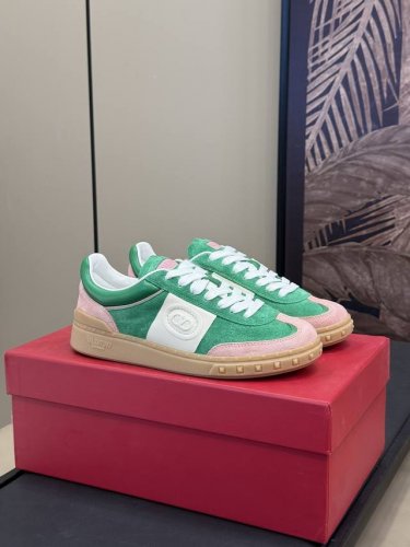 出厂 顶级版 valentin O Ss24 New Arrival v家 春夏德训鞋新品 情侣款 舒适好穿经典百搭不挑人 小牛皮材质 质感拉满 恰到好处的细节