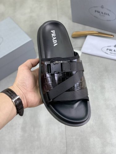 工厂P价P 实价 Prada 普拉达新款休闲拖鞋，原版官网、完美做工 透射出一种尊贵奢华，于普拉达高端超凡工艺中升华其奢侈定义。原版组合大底，码数：38-44