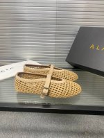 高品质Alaia 走秀款平底芭蕾舞平底单鞋 甜酷芭蕾风 人气超高的一款芭蕾舞鞋 浪漫又迷人舒适百搭 原版订制牛皮施华钻 面料 羊皮内里 私模橡胶防滑大底 码数