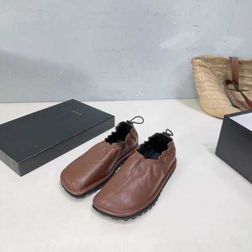 高品质出厂 ！小众潮牌Dries Van Noten 25春夏新款简易松紧方头乐福鞋单鞋 秀场主推款！ 这季春夏系列设计独特！可可爱爱，却又优雅迷人！独树一帜的