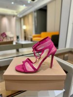 价格p： Gianvito Rossi 2025 这款高跟鞋 极简主义的 Elle、Gianvito Rossi 秉承了其传统意大利工艺，专注精巧细节，打造优雅