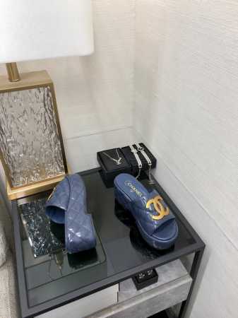 出厂价 顶级 品质 .小香2024春夏厚底坡跟拖鞋 油蜡皮鞋面 混种羊皮内里 垫脚 水台 大底原版1比1开模 Size：35-41 41定做不退换 原版包装配套 - 点击图像关闭