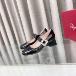 Rogerviver~2025春夏新款女鞋Love水晶钻扣中跟玛丽珍鞋 面料：软牛漆皮. 内里垫脚：昆种羊皮里 跟高：5Cm 颜色：黑漆. 米白. 洒红. 灰漆