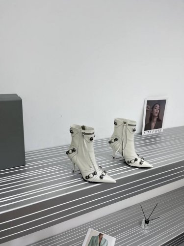 最高版出厂 巴黎世家长靴金属钉LE cagloe机车靴 Balenciaga柳丁尖头侧拉链高靴 巴黎时装周重磅新品，海外各大博主相继大秀 金卡戴珊Kardash