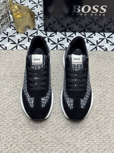 bos 男士精品 Boss 运动男鞋 本款是官方主打经典款 1:1质量 原厂名师制作 采用进口布料拼接牛皮舒适透气完美楦型 大方时尚的设计 吸引了众多消费者的追
