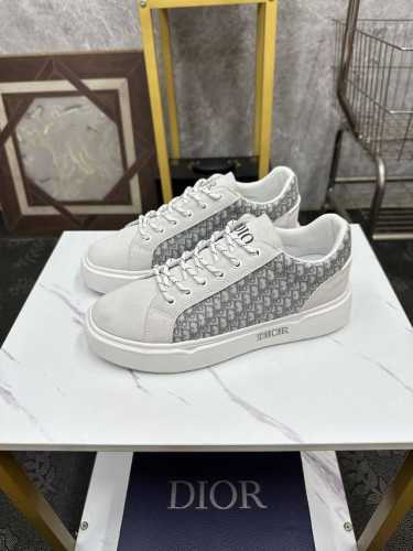 Dior-迪奥 来自法国 众多时尚超模首选品牌 做工精细 采用进口原版布面料 羊皮内里 原版开模耐磨大底 给予你色彩斑斓的时尚 尺码 Size :38-44 4