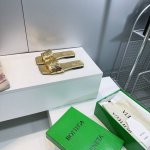 高品质出厂 顶级品质Bottega Veneta葆蝶家25春夏新款Bv Blink编织简易方头平底拖鞋系列 重工全真皮手工编织 简直Bv最新天花板啦 百搭春夏配