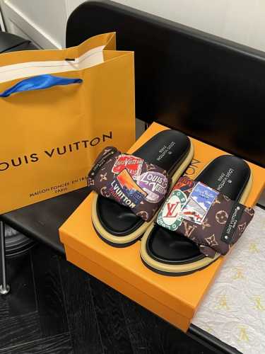橙子出厂价p louis Vuitton 路易威登 Lv新款个性印花魔术贴拖鞋 平底凉拖 情侣款 码数 35-45