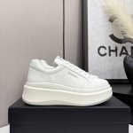 chanel香奈儿熊猫鞋 2025专柜顶级休闲款运动鞋 这款经典设计 鞋面多种工艺电绣的风格 大底却时尚运动 不平凡的拥入了多种配色元素 多元化混搭非常好看百搭