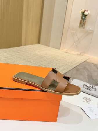 爱马仕Hermes，真皮大底 出厂价 顶级版本！原版开发 鞋面：牛皮 内里垫脚 羊皮 大底：意大利真皮大底 码数：34-43注 34 41 42 43 码定做 - 点击图像关闭