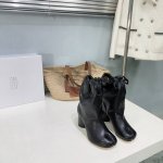 好品质出厂 ！小众潮牌顶级品质Maison Margiela ss秋冬mm6分趾粗跟短靴抽绳靴 顶级版本 新款抽绳靴把我美晕 靴筒抽绳设计可自行调节宽度 自然褶