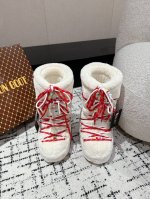 顶级版本 Moon Boot 24 最新 秋冬 丑萌雪地长靴 忘了UGG吧，时髦人都在穿Moon Boot雪地靴 如果你难以接受UGG的复兴那现在有一款更另类的