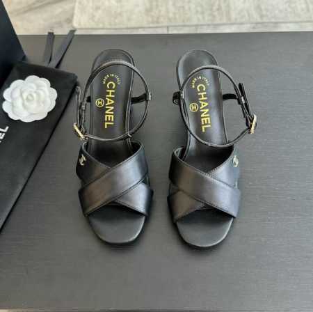 CHANE*｜小香24P春夏新品 珍珠跟高跟拖鞋 乖巧秀气的珍珠跟优雅减龄 仙气满满的公主氛围！ 鞋面采用进口羊皮 羊京 内里垫脚均为粒面羊皮 意大利进口真皮大 - 点击图像关闭