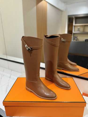 Hermes高级辣妹kelly Jumping骑士靴顶级牛品匠心好货经典再现拒绝不了的款式谁穿都好看 优雅风格，创造不一样的感觉！它是你鞋柜里不可缺少的战靴！