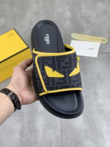 工厂p价p 实价 顶级版本 芬迪 夏拖鞋专柜同步 鞋面意大利进口面料，鞋底：原厂特供原版底，独家活动成型底超级舒适，原厂跟单货，发高品质，可随意进出专柜，欢迎对