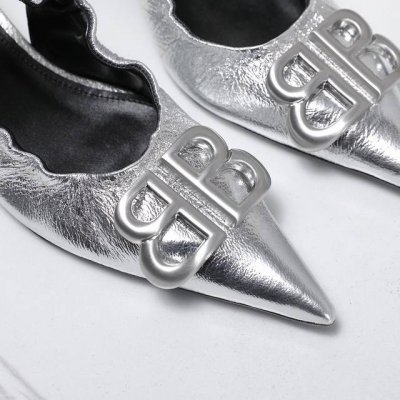 Balenciaga 2025经典双B扣系列 隆重上市 新品发售 秀场专卖订制款 2025官方限量版 磁铁盒 节日雪花礼品包装配套 全新单色包装盒 省去p图烦恼