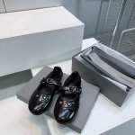 工厂p价 女装女鞋 运动原单！顶级品质巴黎世家 Balenciaga 2025春夏新款金属铆钉圆头玛丽珍平底芭蕾舞鞋单鞋！这双Cagole凉鞋鞋型是淑女拖鞋上面
