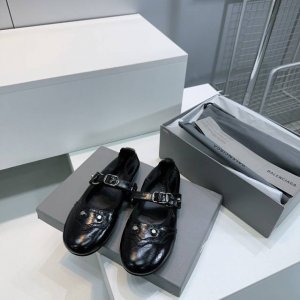 工厂p价 女装女鞋 运动原单！顶级品质巴黎世家 Balenciaga 2025春夏新款金属铆钉圆头玛丽珍平底芭蕾舞鞋单鞋！这双Cagole凉鞋鞋型是淑女拖鞋上面