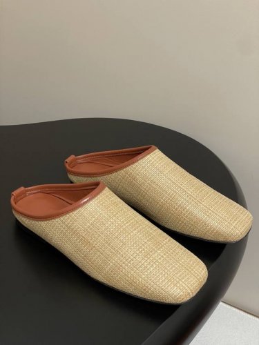 25S春夏新款Hidemi 度假系列 简易慵懒风方头编织拉菲草穆勒拖鞋 极简主义风格设计 干净利落 不分年龄不分职业不分穿搭都可以驾驭 鞋面 定制拉菲草 羊皮