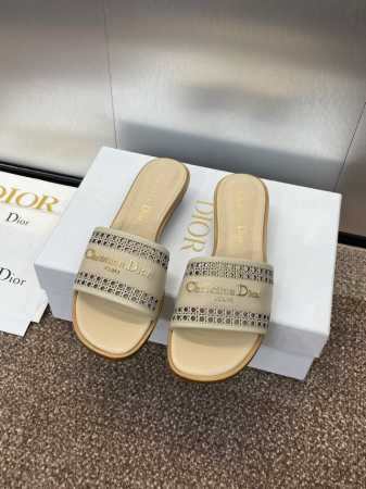 工厂P价P P380 迪奥 Dior 2025 春夏新款 D-Lane 果冻色镂空粗跟女鞋 Cd字母Logo五金扣低跟圆头露趾凉拖鞋 市面顶级版本 材质:鞋面进 - 点击图像关闭