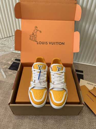 LouisVuittonlv 路易威登 大底和面料私模 绝对下血本费心思的一款鞋子 自vifgil到来之后而设计的这一系列 每一季度都深受众多粉丝的青睐tpu原