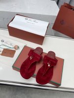 Loro Piana*顶级正品级夹脚拖鞋购买原版1:1复制 于1924年4月24日一手创立现有的Loro Piana公司。家族经营至今已是第六代，为讲求品味及对