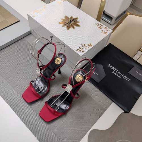 SAINT LAURENT ” SYL圣罗兰 顶级版本25SS众明星网红追捧的圆柱体细高跟，玻璃宝石一字带环踝凉鞋。SYL 2025官方VIP 贵宾版金花磁铁盒