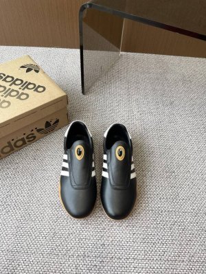 Adidas 阿迪达斯 25Ss春夏新款 跆拳道鞋 休闲鞋 简直就是球鞋界的“流量收割机”搭配阿迪达斯三条纹元素 这种配色真的爱了 舒适百搭为主打 瞬间让你的穿