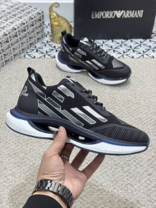 出厂价P 实价 阿玛尼 独家首发 独家最新爆款 最新時尚男鞋独家爆款鞋面選网布工艺+進口网布拼面料工艺复杂，Logo清晰可见，內裡舒适透气网布 鞋底：原厂特供原