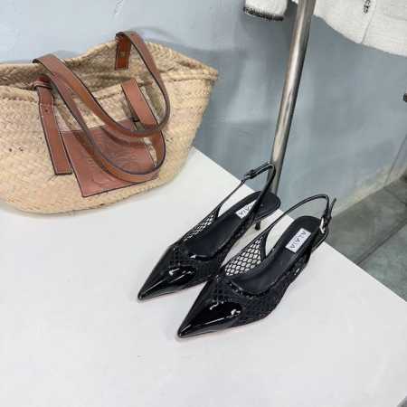 高品质出厂 ！小众潮牌独最新爆品小红书火推 AlAIA24春夏新款爱心网面尖头细跟后空凉拖系列推出 无数的名设计师都把他看作“DesignerofDesigne - 点击图像关闭