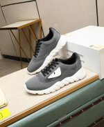 出厂价P Fendi芬迪 最新Tag系列男士休闲网面运动跑鞋，原版购入开发，这款Tag运动鞋一脚蹬运动鞋，黑色高科技网面材质带灰色氯丁橡胶细节。侧面超大Fend